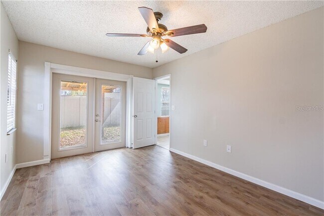 Building Photo - 5010 Larch Ln