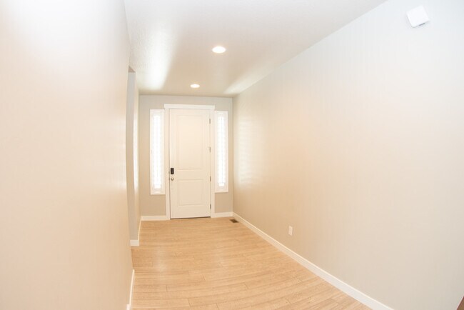 Building Photo - Modern Farmhouse Rambler – 7 Bed, 4 Bath –...