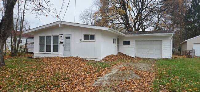 Building Photo - Charming 3-Bedroom Property in Prime Location ( SECTION 8 VOUCHER ACCEPTED )