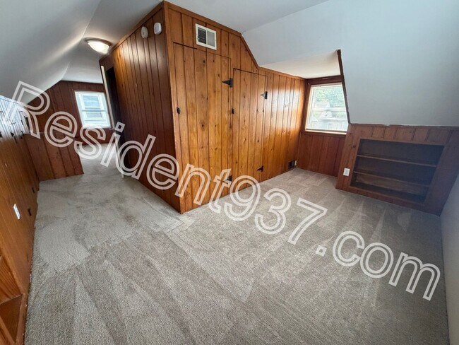 Building Photo - 1047 Blakley Dr