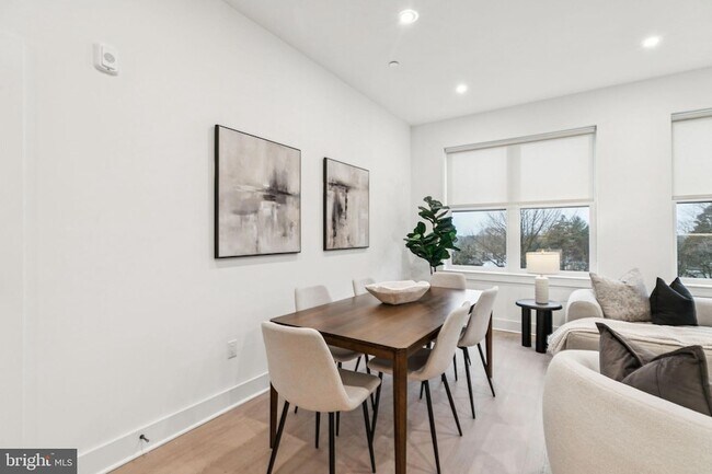 Building Photo - 30 W Allens Ln