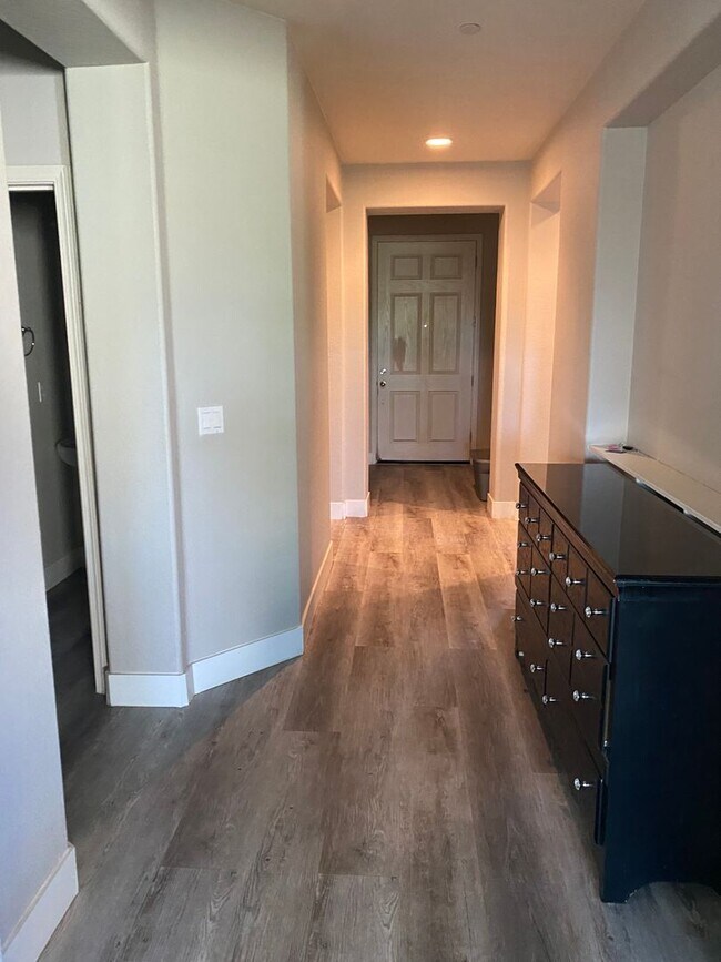 Building Photo - Beautiful Los Banos Rental