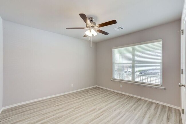Building Photo - 4/2.5/2 New Construction Available Now!