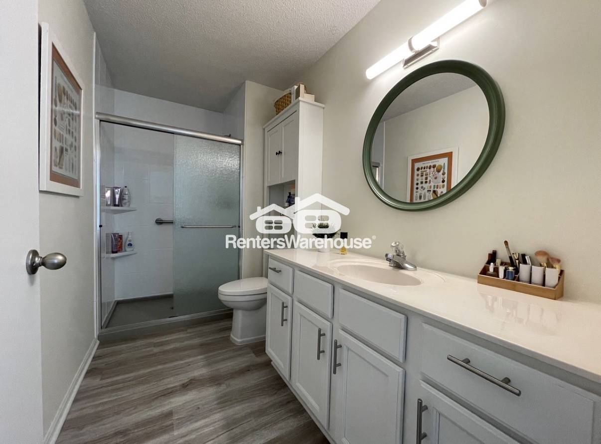 Building Photo - 10845 Lexington Dr