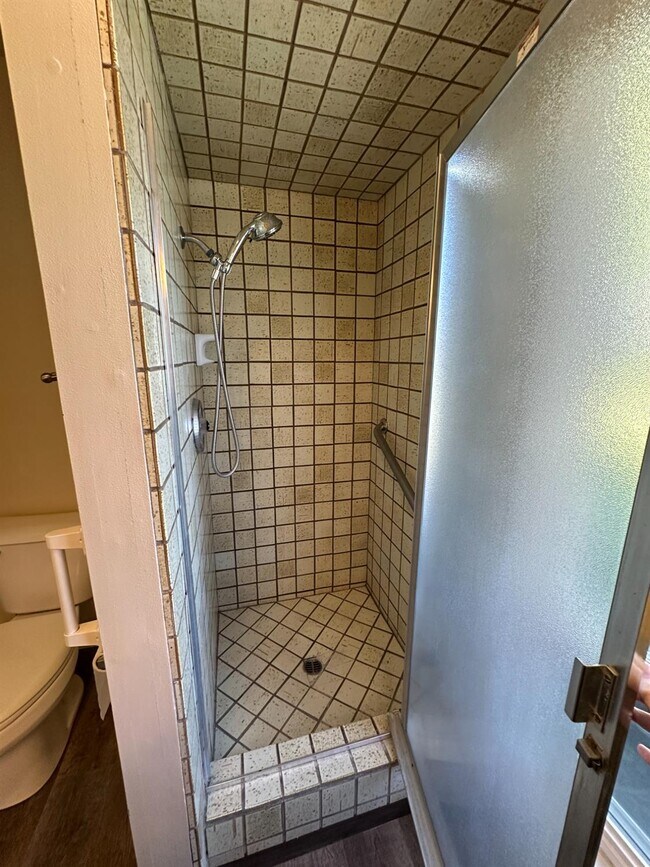 Building Photo - 1310 W Magill Ave