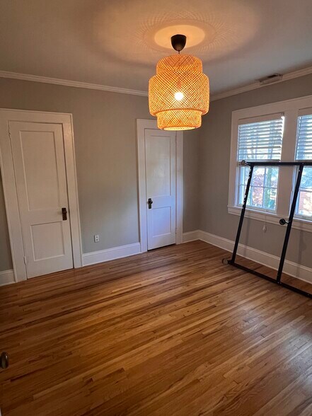 Building Photo - 124 N Laurel Ave
