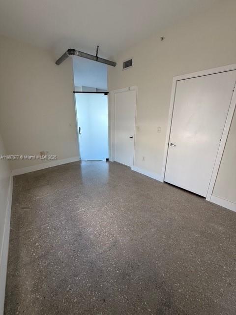 Building Photo - 10 SW South River Dr