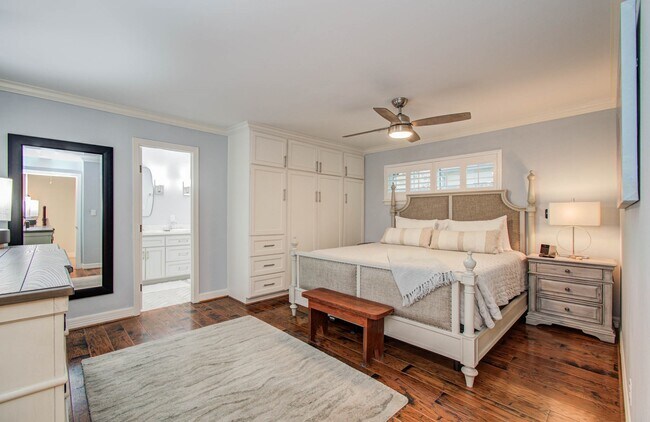 Building Photo - 422 Wycliffe Dr