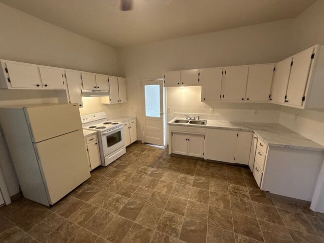 Building Photo - 1353 Commercial St SE