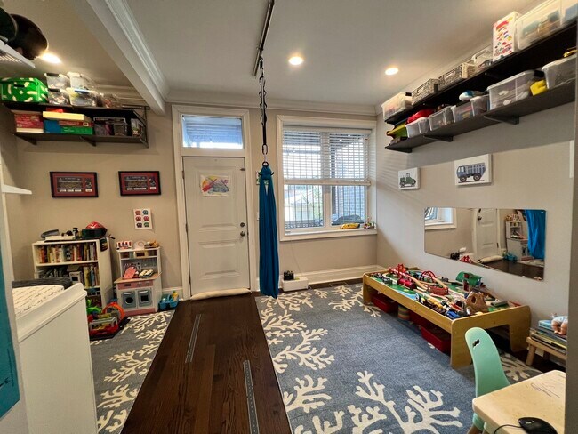 Building Photo - 3616 N Bosworth Ave