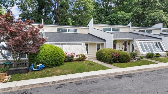 Building Photo - 216 Goshen Ln