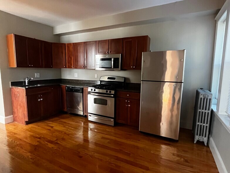 Primary Photo - 62 Fayston St