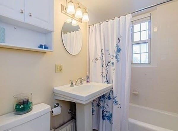 Building Photo - 1370 Beacon St