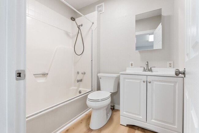 Building Photo - 3 BR Home near Springwater Trail and Powel...