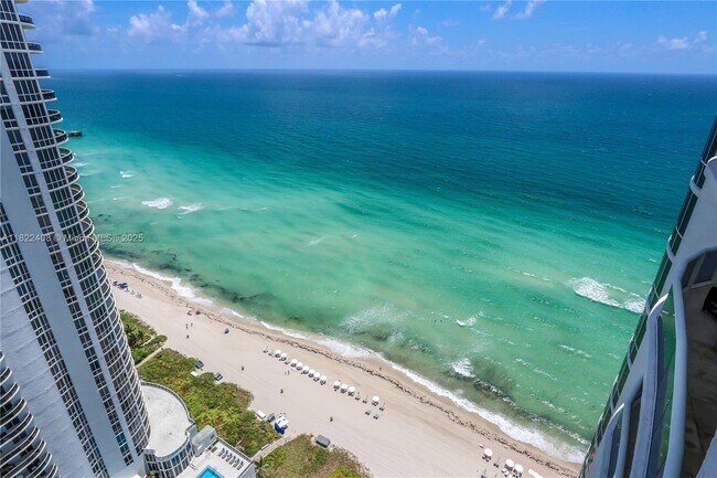 Building Photo - 15901 Collins Ave