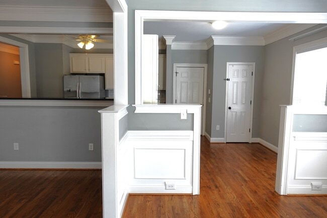 Building Photo - 923 Squires Pt
