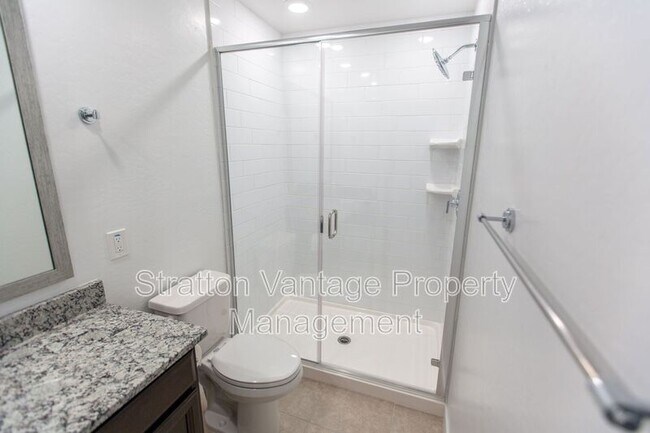 Building Photo - 305 Pinnacle Ridge Dr