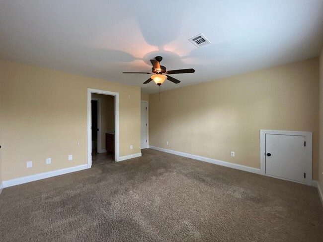 Building Photo - Riegel Pointe