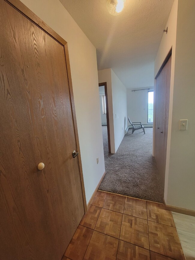 Building Photo - 55+ community for rent - 2 bedroom overloo...