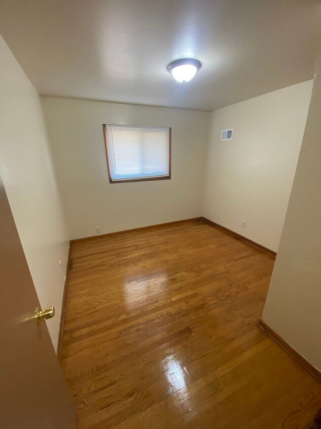 Building Photo - 5721 N 90th St