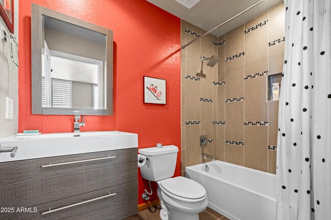 Building Photo - 17 W Vernon Ave