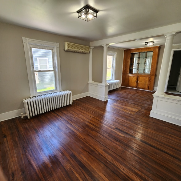 Building Photo - 25 Kemp Ave