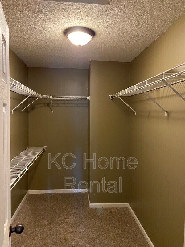 Building Photo - 1384 N Ridge Pkwy