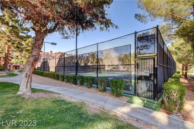 Building Photo - GUARD GATED 2 BEDROOM CONDO!