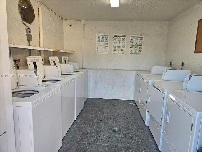 Building Photo - 651 NW 42nd Ct