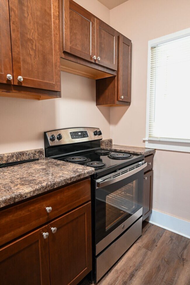 Building Photo - 1200 1/2 Superior Ave