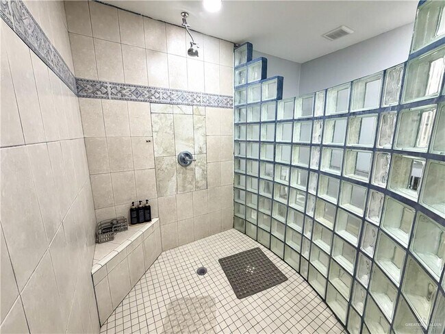 Building Photo - 404 N 16th St