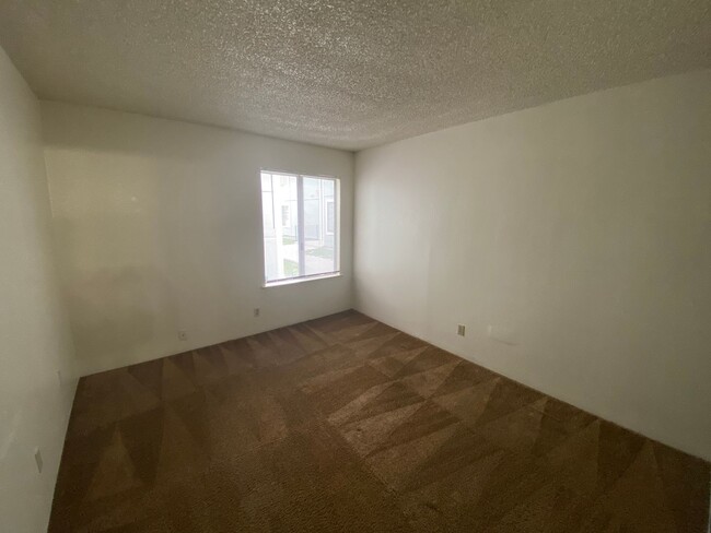 Building Photo - Great Location in Peckham Gardens