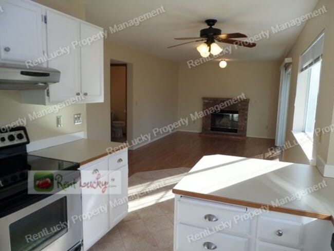 Building Photo - Beautiful 3-Bedroom Home in Sought-After F...