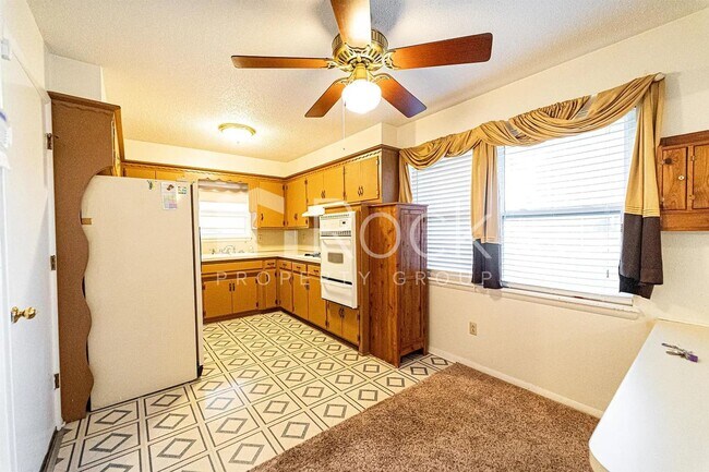 Building Photo - 3 Bedroom Home with 2-Car Garage and Covered Parking