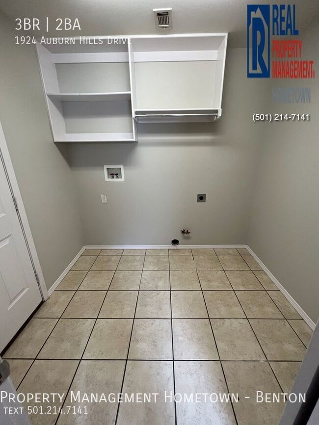 Building Photo - HALF OFF FIRST MONTH'S RENT MOVE-IN INCENT...