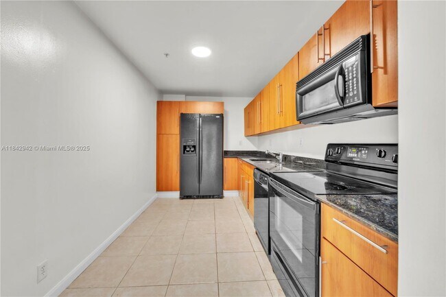 Building Photo - 3000 S Ocean Dr