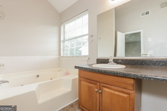 Building Photo - 5548 Glen Ridge Bend