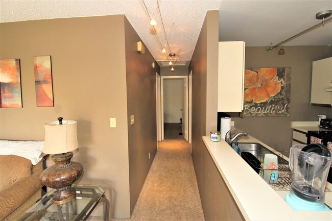 Building Photo - KIHEI VILLAGE UPPER LEVEL 2 BED / 1.5 BATH UNFURNISHED CONDO W/2 PARKING SPACES