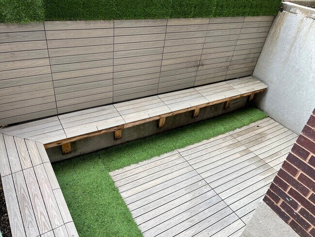 Building Photo - 1644 W Blackhawk St