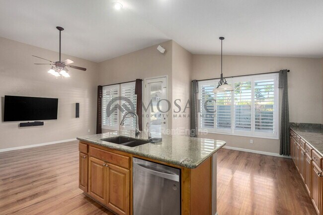 Building Photo - 2738 E Silverwood Dr