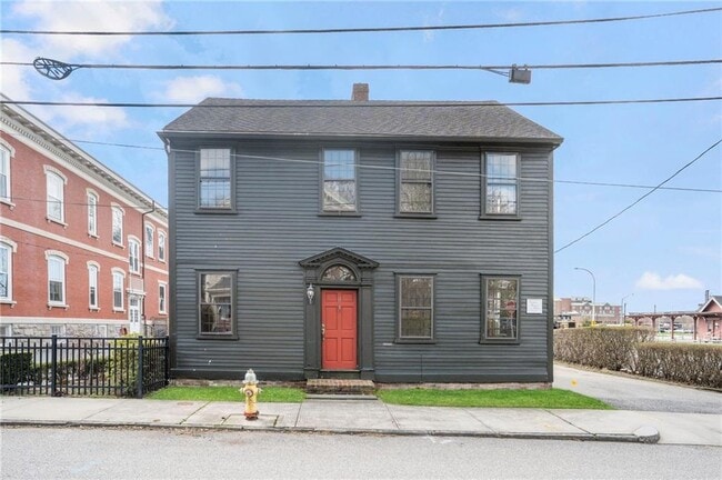 Building Photo - 14 Elm St