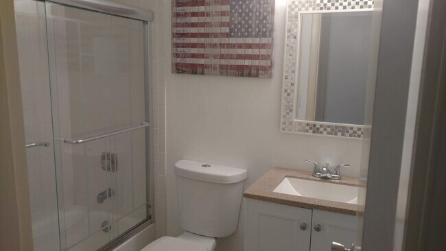 Building Photo - Spacious 2 Bedroom 2 Bathroom Condo