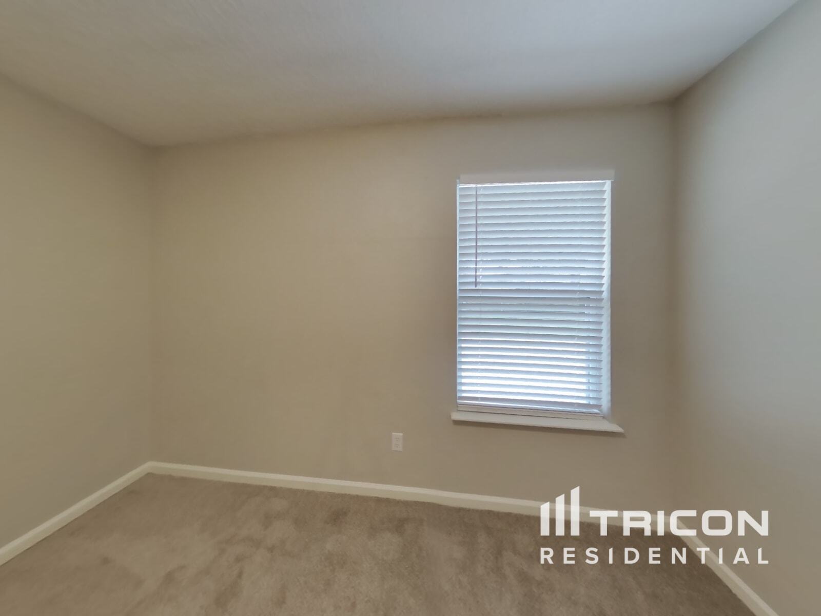 Building Photo - 746 Roland Lakes Dr