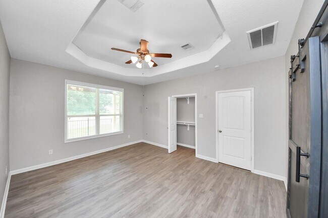 Building Photo - 2011 Halyard Dr