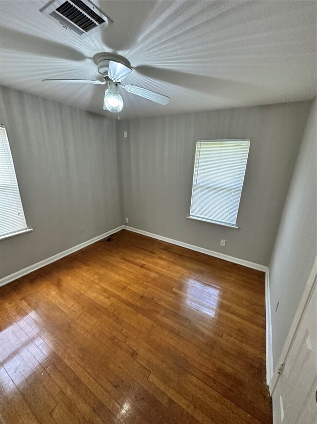 Building Photo - 5758 Belneath St