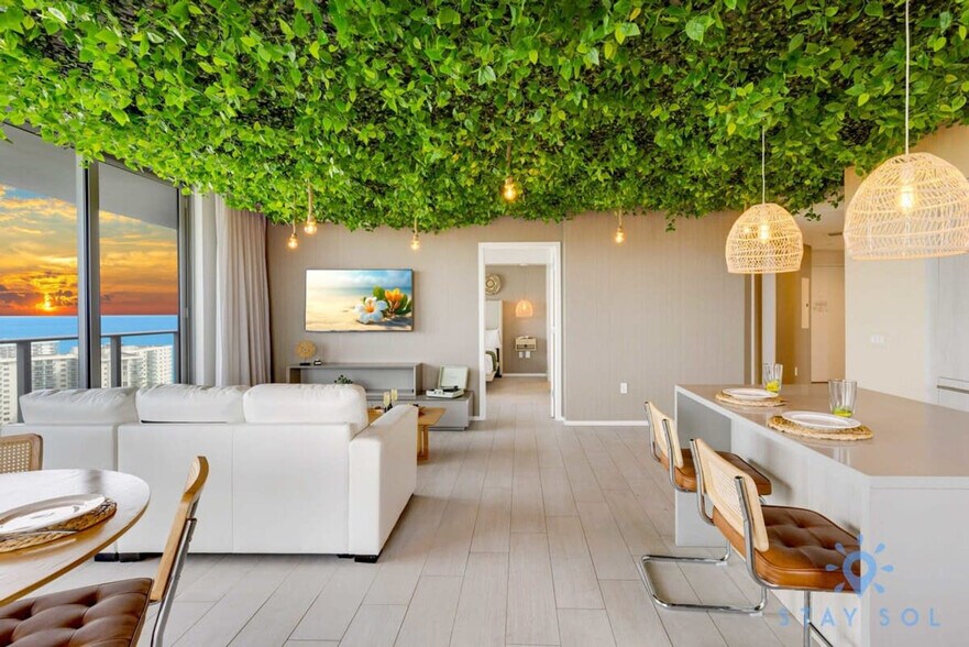 Building Photo - 4010 S Ocean Dr