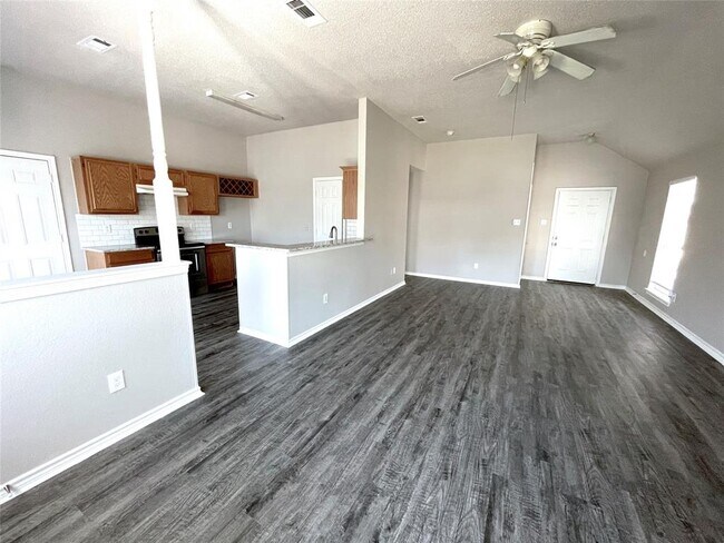 Building Photo - 8918 Quail Ridge Dr