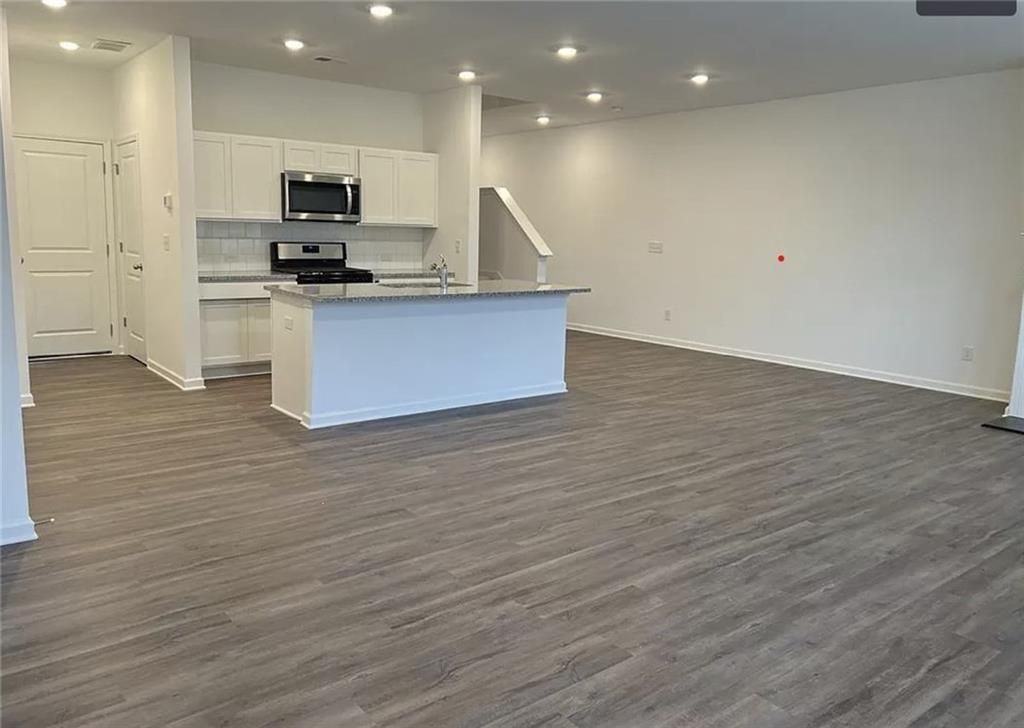 Building Photo - 6050 Sanford Pl