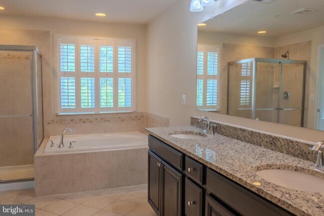 Building Photo - 726 Millhouse Dr