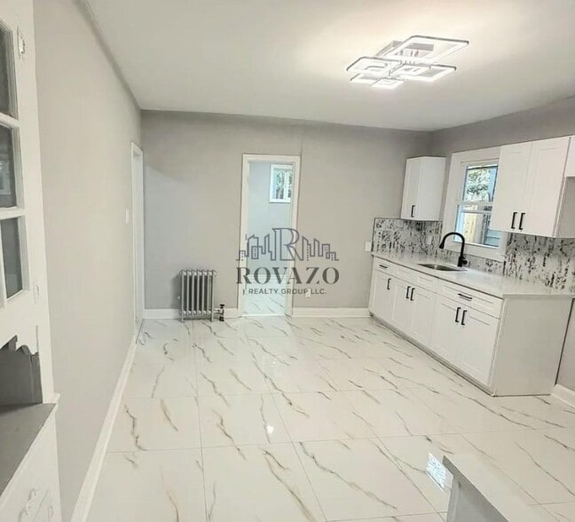 Building Photo - 206 12th Ave